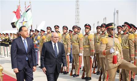 وصول رئيس الحكومة إلى مصر