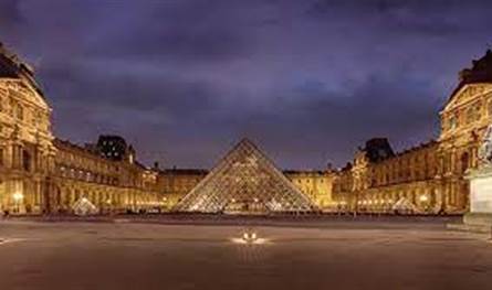 اتهام إمرأة في قضية سرقة &quot;متحف اللوفر&quot;... وكم أصبح عدد الموقوفين؟