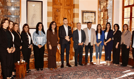 جنبلاط تابع قضايا انمائية ومطالب القرى مع وفود أهلية وبلدية زارته في المختارة