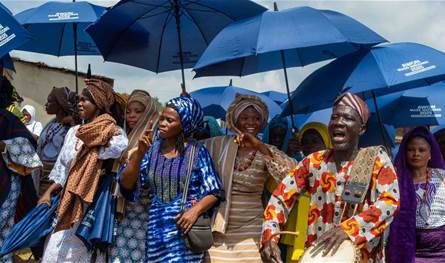 طقوس غريبة تدهش العالم... زفاف جماعي بمباركة &quot;إلهة الخصوبة&quot;!