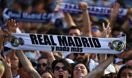 مأساة في الكلاسيكو... مشجع يفارق الحياة بعد ركلة جزاء ضائعة!