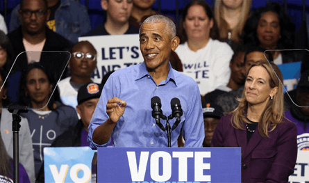 أوباما يشن هجوماً لاذعاً على ترامب: الفوضى والتهور والدناءة والجنون