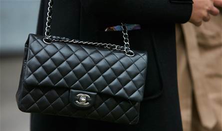 لا المستشارة ولا زوجها