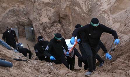 حماس تنتشل جثث ثلاثة رهائن إسرائيليين في غزة