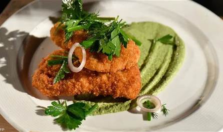 أطعمة يومية شائعة قد تسرّع الإصابة بالخرف.. ابتعدوا عنها!