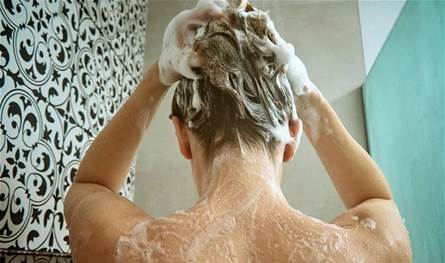 نجمة شهيرة تعترف: لم اغسل شعري منذ 3 أشهر.. إليكم السبب (صورة)