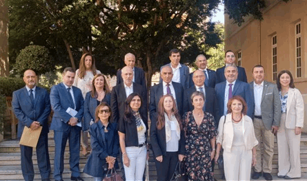 نقباء المهن الصحية يناقشون أضرار الانتحال والمضاربة غير المشروعة