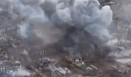 بالفيديو.. ضربة روسية &quot;دقيقة&quot; تستهدف مواقع عسكرية أوكرانية