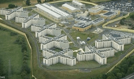 عبر طائرات مسيّرة.. عملية إدخال مخدرات إلى سجن بريطاني