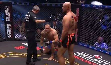 شاهد: 13 ثانية كانت كافية... مصارع تشيكي يصدم العالم!