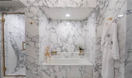 ترامب يثير الجدل مجددًا... &quot;حمام ذهبي&quot; في البيت الأبيض!