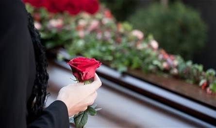 مأساة في إحدى القرى.. توفيت حزناً بعد ساعتين فقط من رحيل والدتها