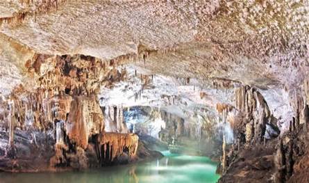 بعد &quot;حفل مغارة جعيتا&quot;.. كتاب من وزير الداخلية إلى محافظ جبل لبنان