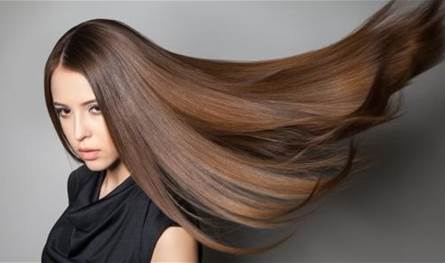 خطوة بسيطة يوميًا لتعزيز نمو الشعر بشكل طبيعي.. اتبعها!