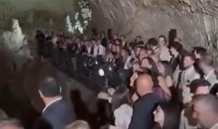 فضيحة مغارة جعيتا: مشهد كاد أن يستعيد مأسوية &quot;تيتانيك&quot;