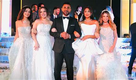 ألغت متابعته عبر انستغرام.. هل انفصل أحمد سعد عن زوجته للمرة الثانية؟ 