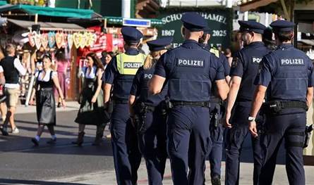 تفتيش 7 عقارات في هامبورغ و12 عقاراً في برلين وولاية هيسه.. ألمانيا تحظر جمعية إسلامية