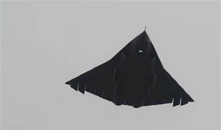 مقاتلات صينية بلا ذيل ترصد لأول مرة