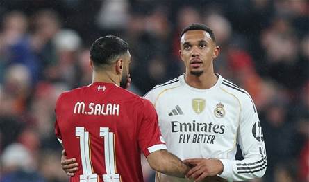  بعد مباراة ليفربول وريال مدريد.. تصرف غريب من صلاح تجاه أرنولد 