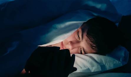 أزمة نوم لدى جيل Z.. الخبراء يحذرون من آثار نفسية خطيرة!