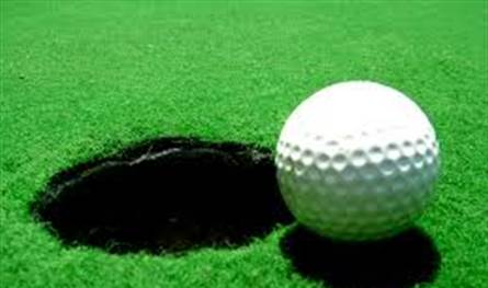 حل اللغز: لماذا ترتد كرة الغولف عند الحفرة؟