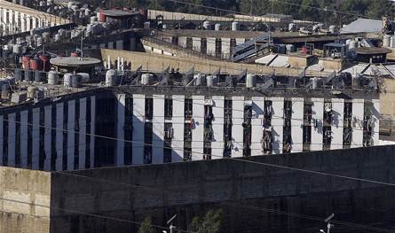 رسالة من سيناتور أميركي إلى لبنان: &quot;أطلقوا سراح السجناء&quot;