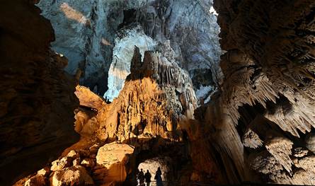 بشأن مغارة جعيتا.. ماذا أعلنت وزيرة السياحة مساء؟ (فيديو)