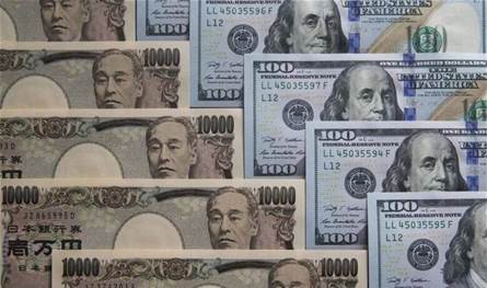 تحت الضغط.. تراجع في سعر الدولار والجنيه الإسترليني