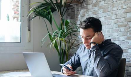 دراسة: العلاج عبر الرسائل النصية يعالج الإكتئاب