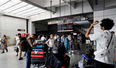 مشكلة فنية تعلّق العمل داخل &quot;أكثر مطارات العالم ازدحاما&quot;