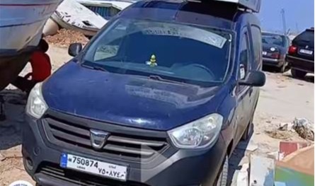 كان يُصلّي في المسجد... فسُرِقَت سيارته!