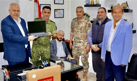 عبود زار قيادة فوج حرس بيروت وتسلم 12 جهاز كومبيوتر محمول هبة