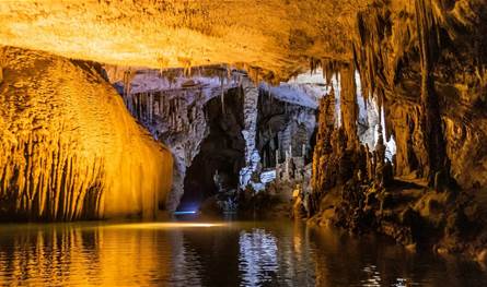 جديد قضية مغارة جعيتا.. تشكيل لجنة لـ&quot;تقصي الأضرار&quot; بعد &quot;الحفل&quot;