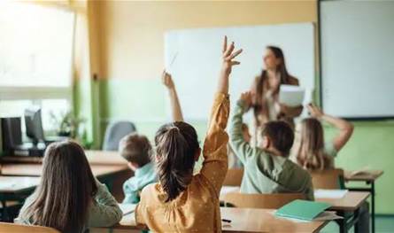 بـ 10 ملايين دولار.. محكمة أميركية تعوّض معلمة لهذا السبب!