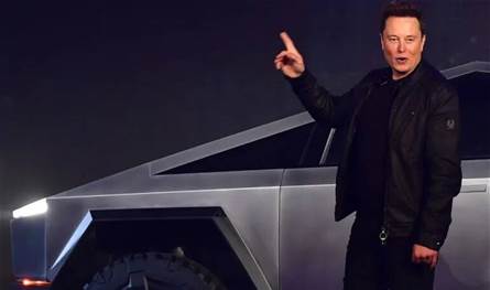 مالكو &quot;تسلا&quot; سيتمكنون قريبًا من الكتابة أثناء القيادة.. هذا ما كشفه ماسك