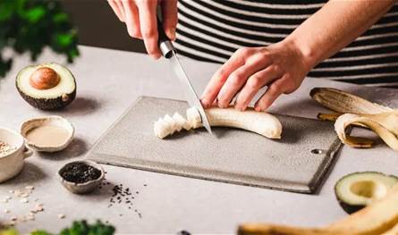 أيهما أفضل للفطور الموز او الافوكادو؟ دراسة تجيب 