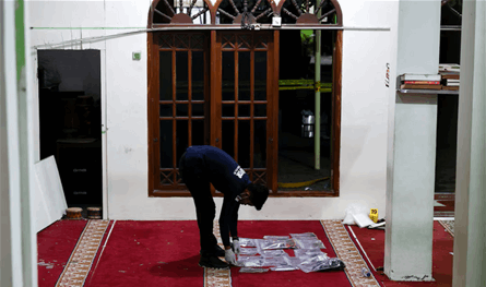 أدلة ترجّح &quot;هجوماً متعمداً&quot; في مسجد جاكرتا