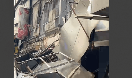 بالفديو.. شرفة انهارت على سيارات في بيروت
