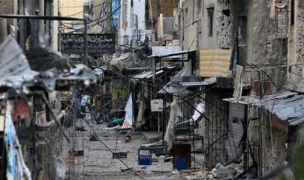 في لبنان.. &quot;أبو طربوش&quot; كاد يشعلُ مخيماً!