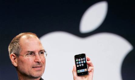 كاميرا غير مرئية و ميّزات أخرى.. آبل تعيد صياغة تصميم الآيفون