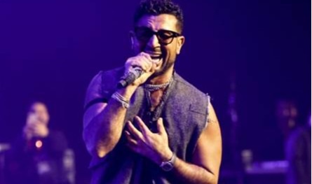 أحمد سعد يشعل مسرح باريس بأشهر أغانيه ويعد جمهوره بالمفاجآت