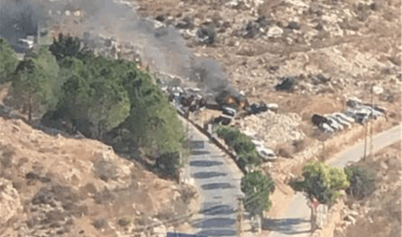 بالصور.. طائرة مسيرة إسرائيلية تستهدف سيارة على طريق خربة سلم