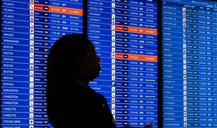 الإغلاق الأميركي يُبطِّئ الطيران… وخفضٌ تدريجي حتى عيد الشكر