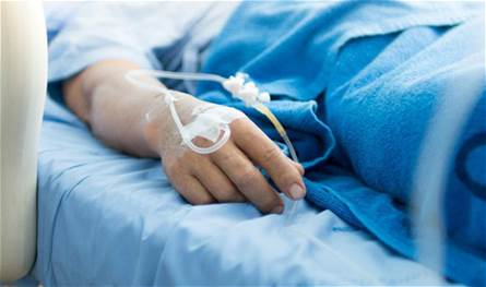 شعر بإعياء وفقد وعيه.. إدخال فنان قدير إلى العناية المركزة بعد تعرضه لوعكة صحية مُفاجئة (صورة)