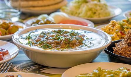 بسبب سوء النظافة.. مطعم فول وفرن كرواسون في صيدا يواجهان الإقفال