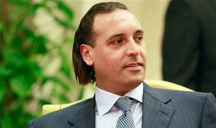 الصورة الأولى للقذافي بعد إخلاء سبيله.. شاهدوها