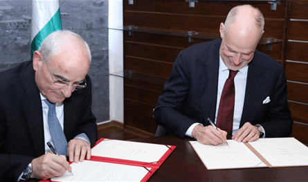 وزير الدفاع استقبل نظيره المجري ووقعا اتفاقية تعاون عسكري