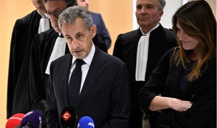بالصورة.. نيكولا ساركوزي يغادر السجن وهكذا تحدّث عن تجربته
