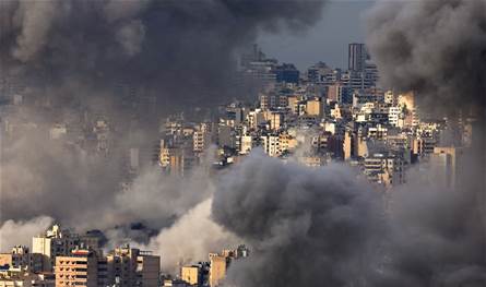 لا يزال يمتلك آلاف الصواريخ والمسيّرات.. هآرتس: إسرائيل وحزب الله على شفا حرب شاملة جديدة