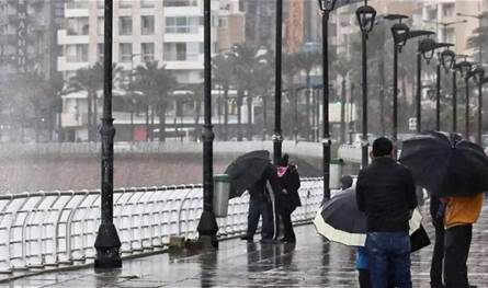 منخفض جوي في طريقه إلينا.. برق ورعد وأمطار غزيرة وتحذير من السيول!